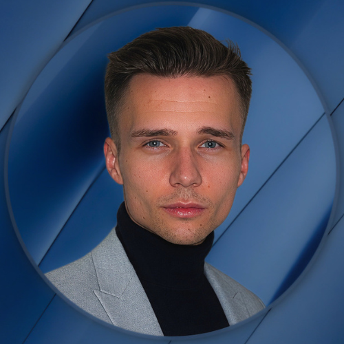 Tomasz Rodak, osoba prowadząca nanoAI